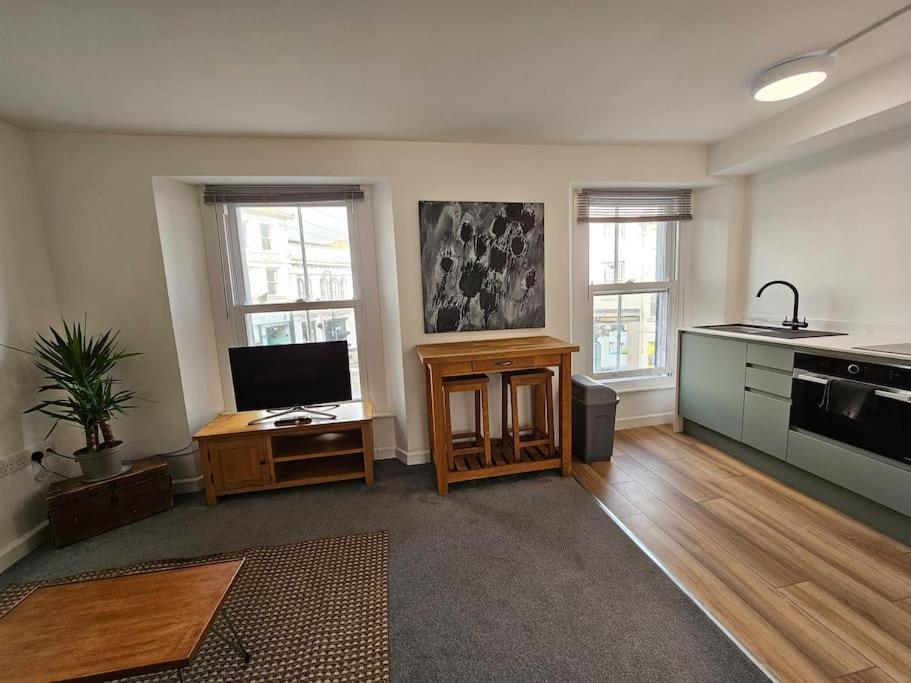 Beautiful And Bright !! Town/Harbour Apartment #1 Penzance Esterno foto